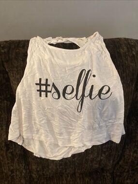 Body Central White Graphic "#selfie" Crop Tank